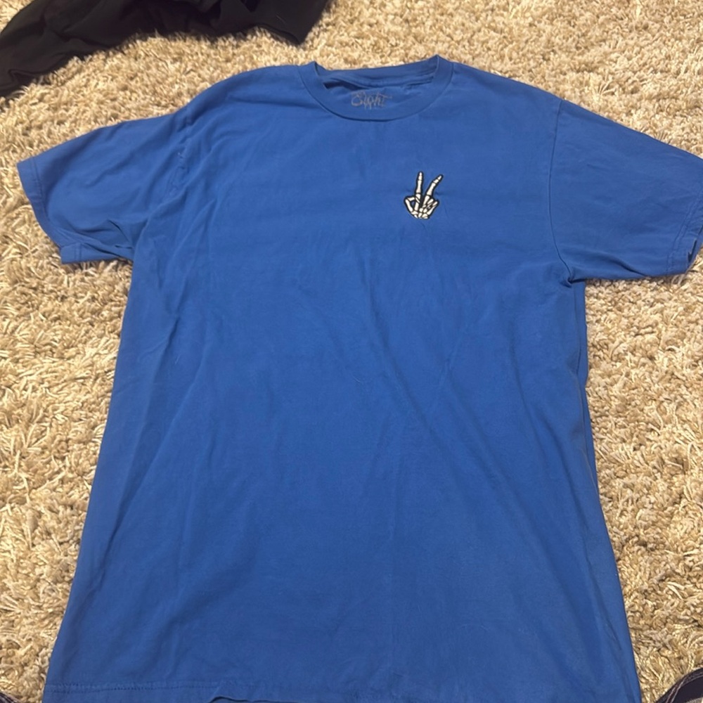 Graphic tee skeletonn